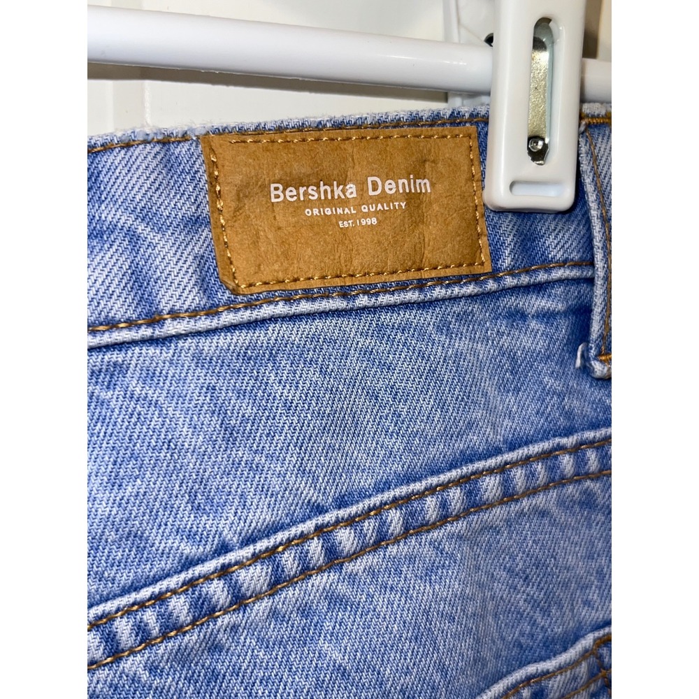 Bershka Denim Mom Jeans Light Wash Distressed Ripped Blue Size 8 - Picture 4 of 5